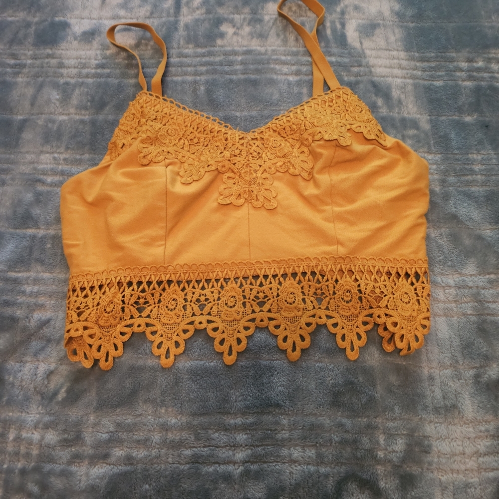 Lace embellish crop top.